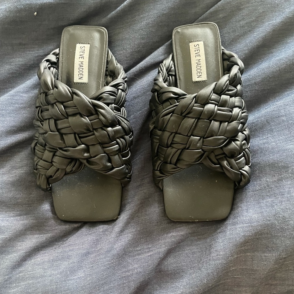 Steve Madden size 7.5 black leather woven sandal